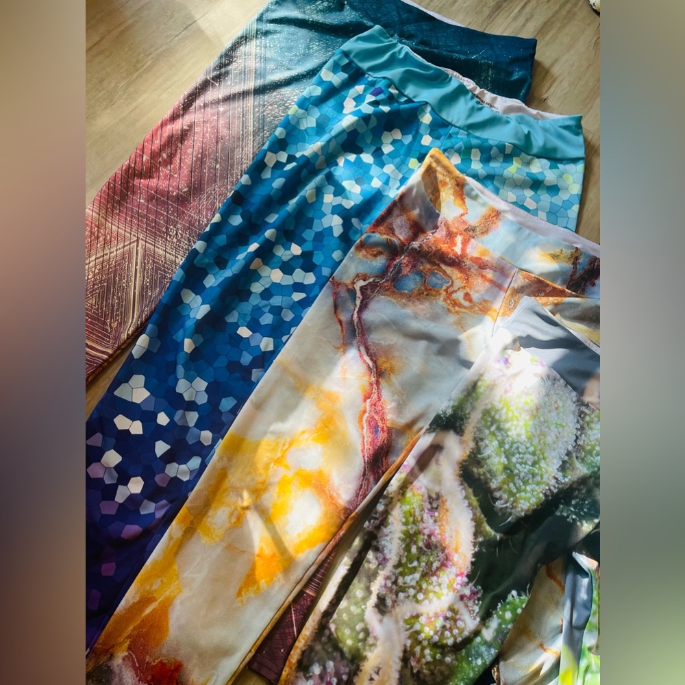 Unique Society6 Brand Leggings ~ 4 pairs included 👖👖👖👖, Sz XL…. - Picture 7 of 8